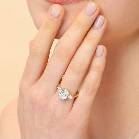 3 Stone Oval Cut Engagement Ring - Picture 3 of 5